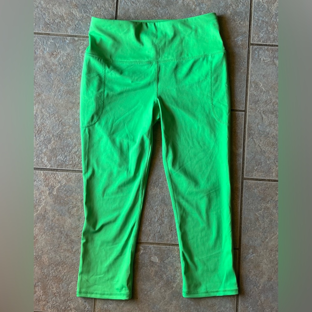 NWT  Women’s DSG Vibrant Green Leggings Size S !